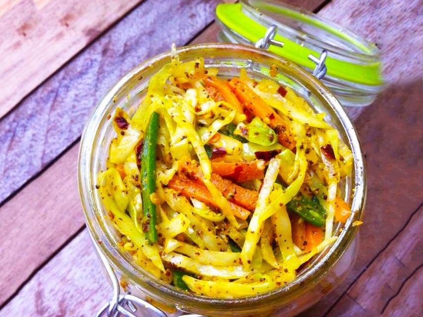 Achard Legumes (Cabbage and Carrot Pickle)