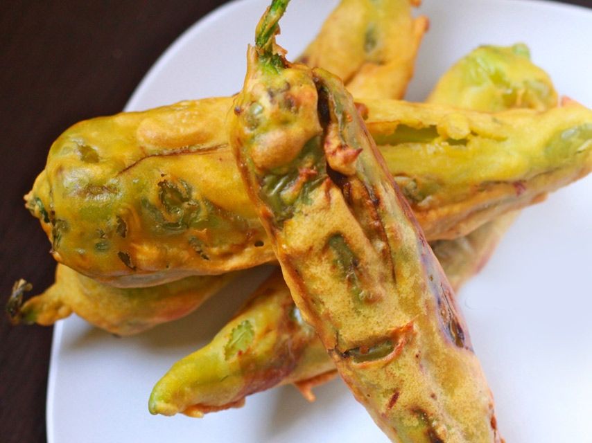 Piment Cari Frire (Chilli fried in batter)
