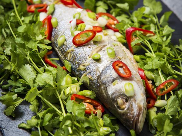 Loup de mer (Poisson Bass) à la coriandre et au piment — photo 3