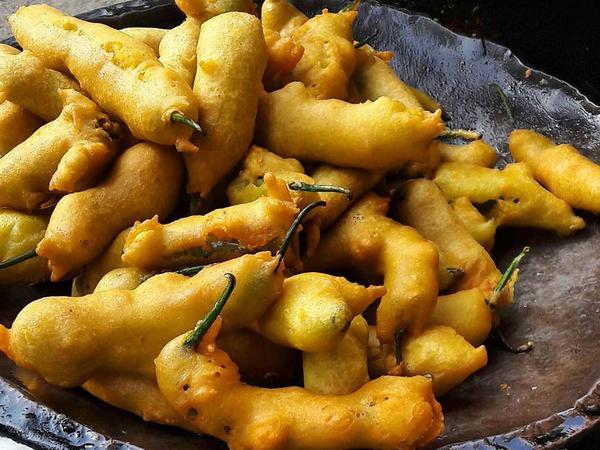 Piment Cari Frire (Chilli fried in batter) — photo 4