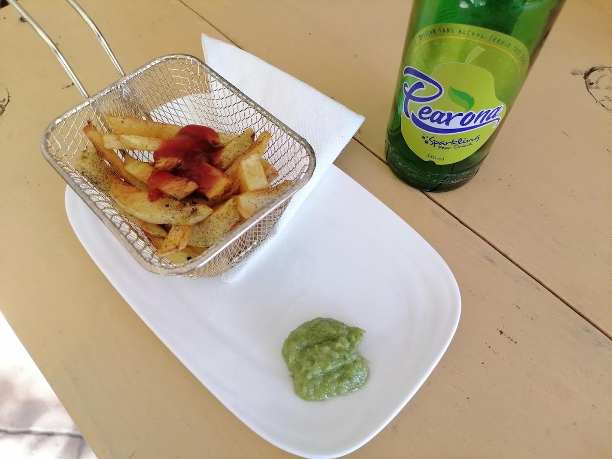 Moka Woods Cafe & EKOLODGE