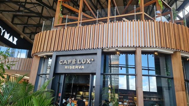 Cafe Lux* in Moka