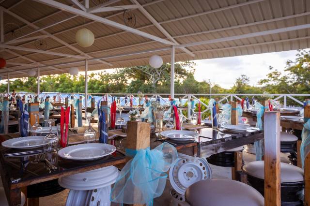Domaine des Artistes Resto Grill in Trou d'Eau Douce