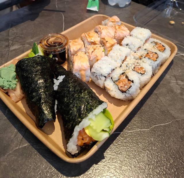 Seven Lock's Sushi in Port Louis