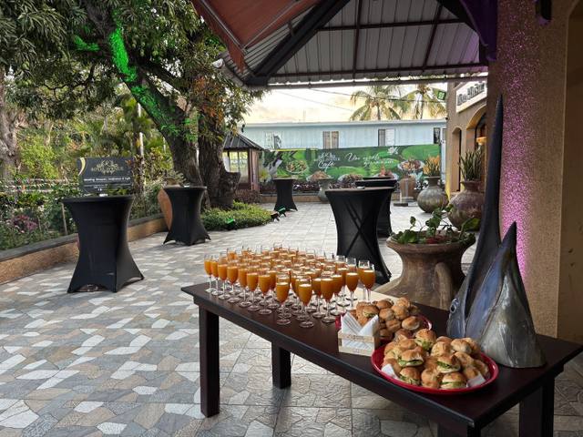 Royal Avenue Cafe in Pamplemousses