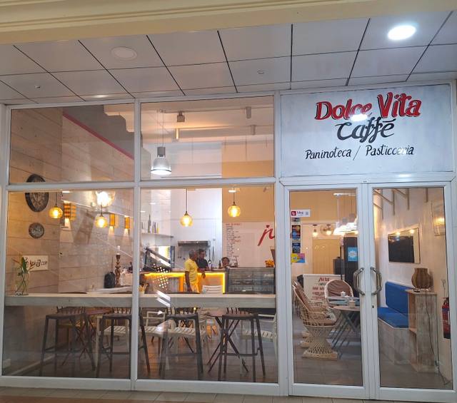 La Dolce Vita Cafe in Centre de Flacq