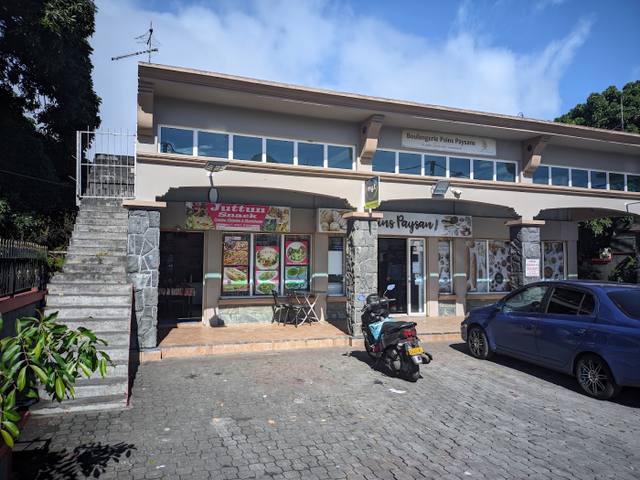Juttun Snack in Quatre Bornes