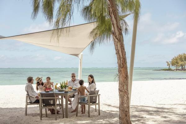 La Plaz Beach Grill, Beau Champ
