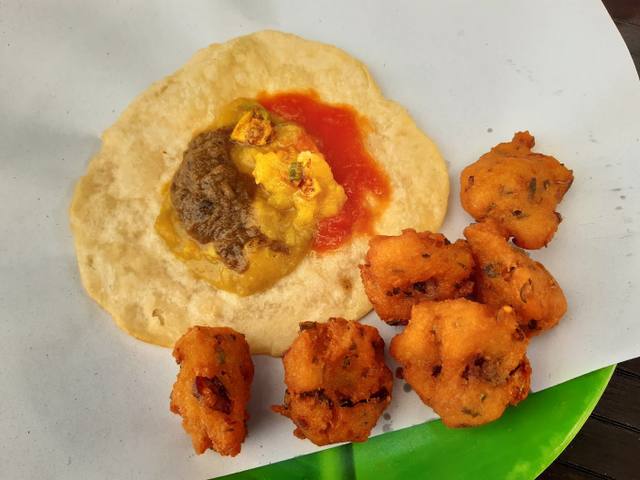 Farata Chaud, Dholl Puri, Roti, Gateau Sale in Trou-aux-Biches
