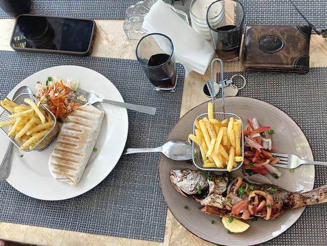 Waterside Tasty foods in Deux Frères