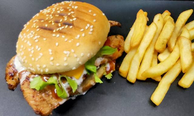 IJ'S Grill & Fusion in Port Louis