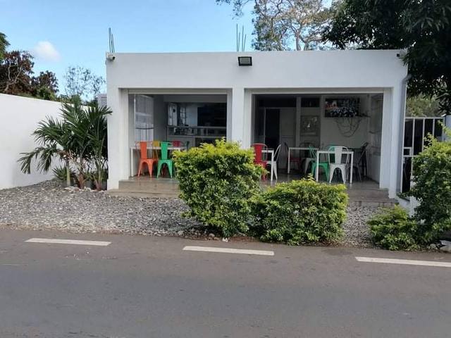 Ti kwin snack by Renea in Port Louis