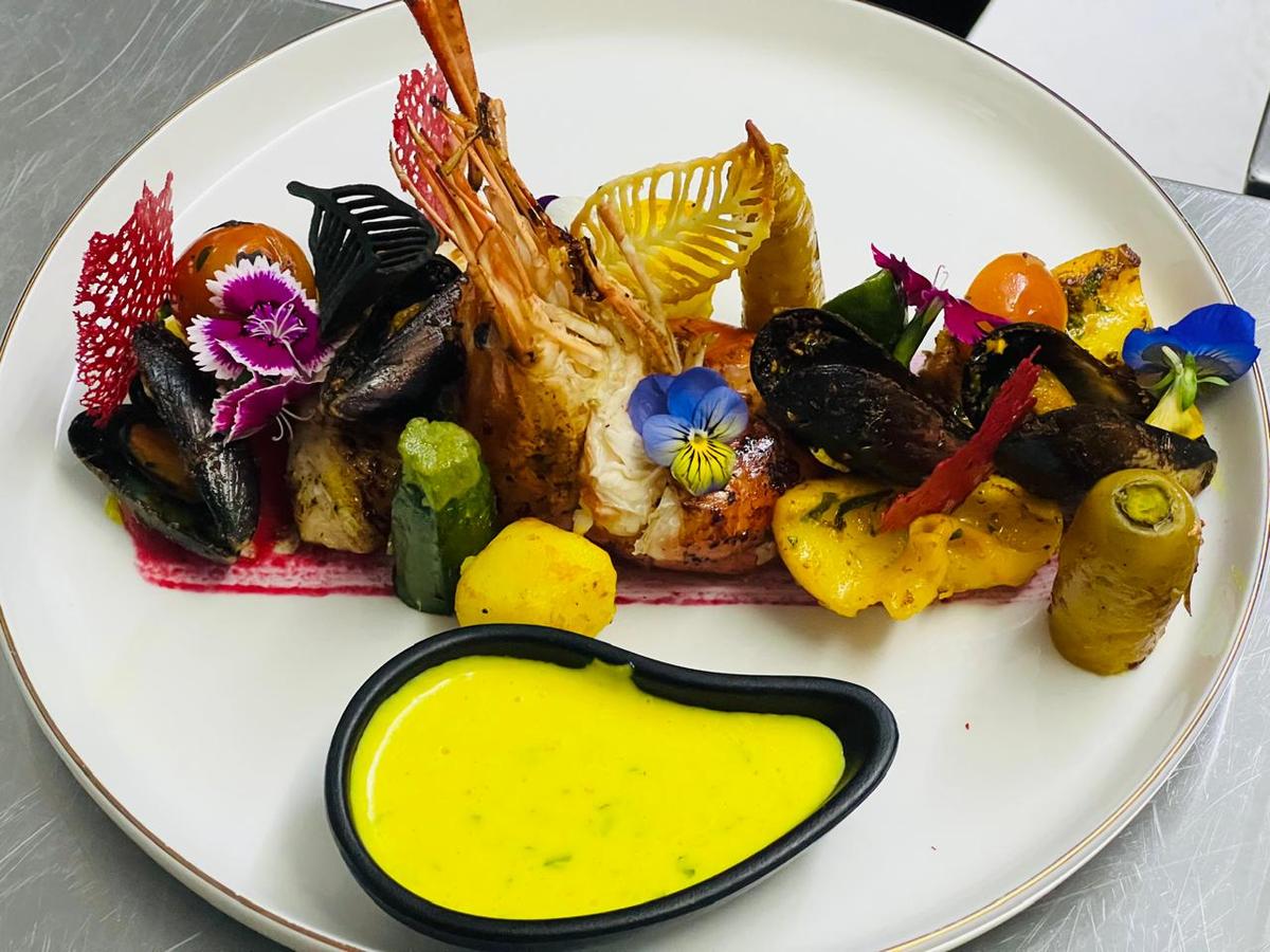 Mayniko Restaurant & Lounge