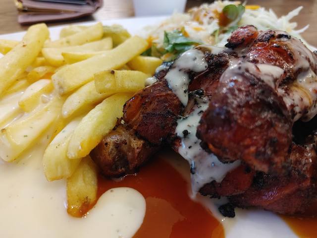 Al-Mizaaj (ex-Zanjabeel) in Triolet