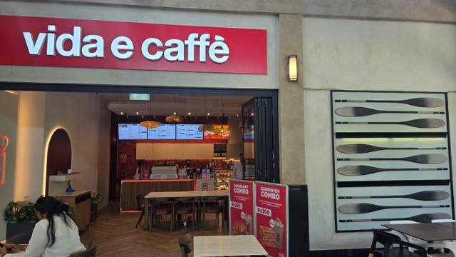 Vida e caffe, Bo'Valon Mall in Mahebourg