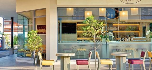 Café LUX* Trianon in Trianon, Quatre Bornes