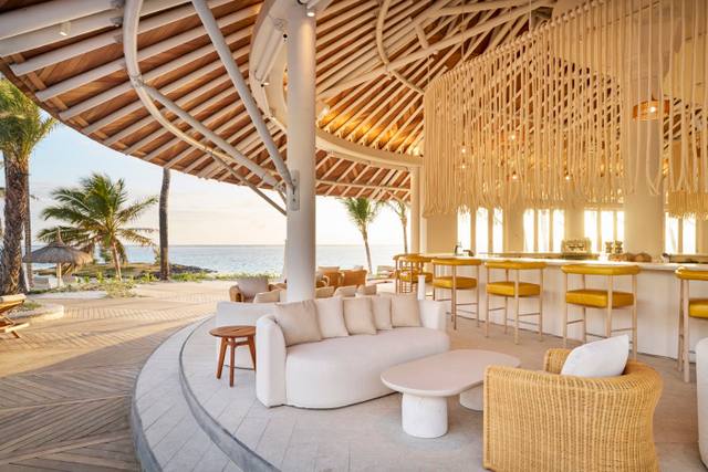 The Mixologist - LUX* Belle Mare in Quatre Cocos