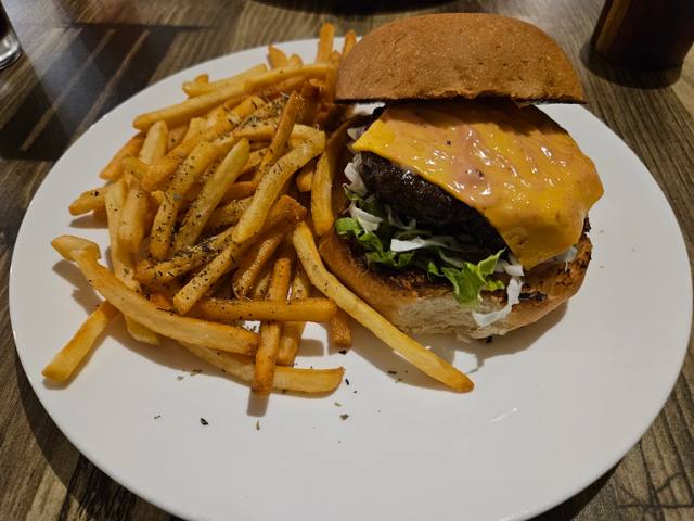 Hangout Restaurant in Pointe aux Piments