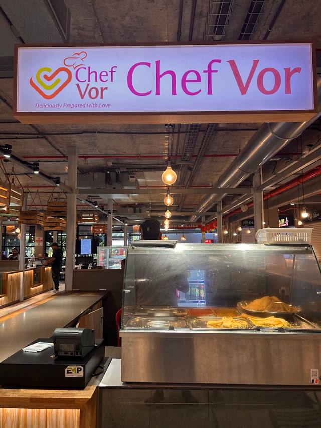 Chef Vor dholl puri in Tamarin