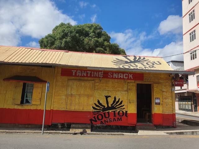 Tantine Snack in Port Louis