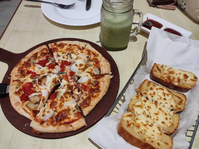 Pizza Hut Flacq in Central Flacq
