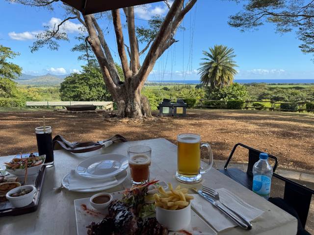 Blue Bird Resto in Cascavelle