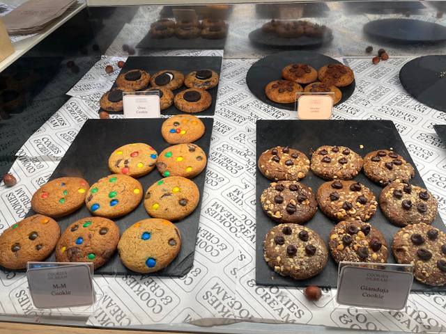 Cookies & Cream in Quatre Bornes