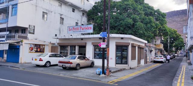 Le Petit Parisien in Port Louis