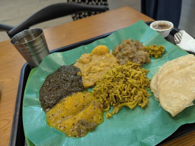 Banana Leaf Ebène in Ebene
