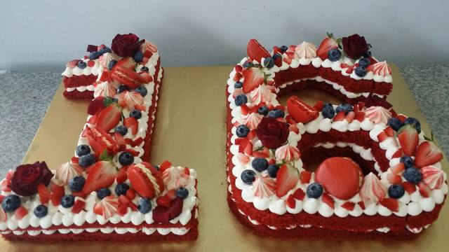 she's cake in Rose Belle
