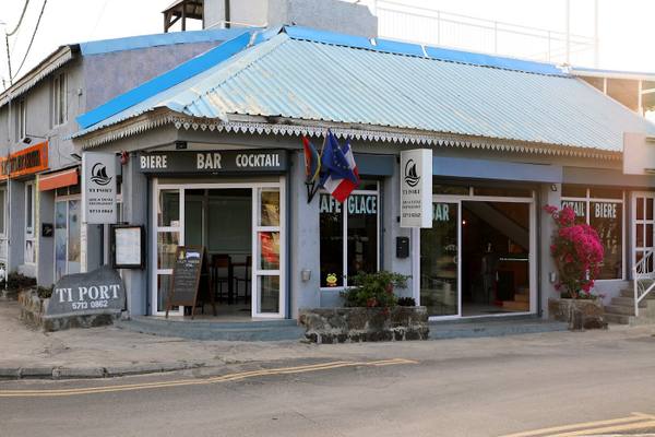 Ti Port Resto / Bar, Flic en Flac